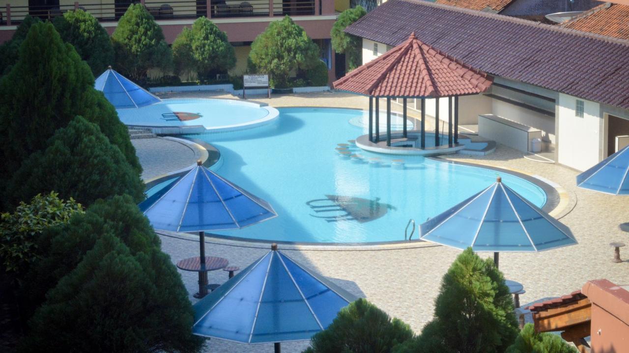 Uni Beach Hotel Пангандаран Екстериор снимка