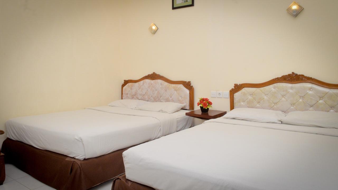 Uni Beach Hotel Пангандаран Екстериор снимка