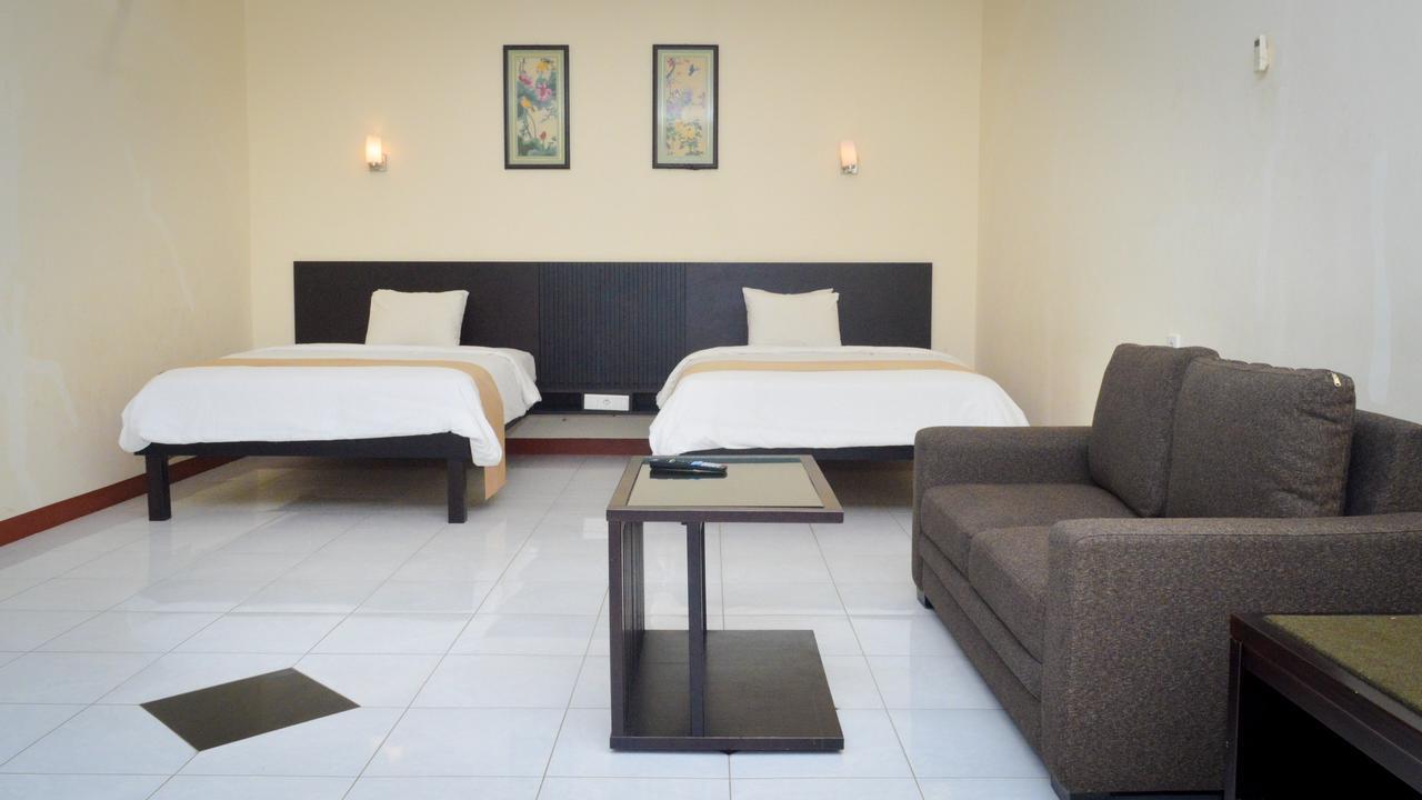 Uni Beach Hotel Пангандаран Стая снимка